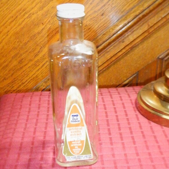 Vintage ~ Actual BLUE RIBBON  Bottle ~ Artificial Vanilla Extract ~ Metal Cap - Picture 1 of 2